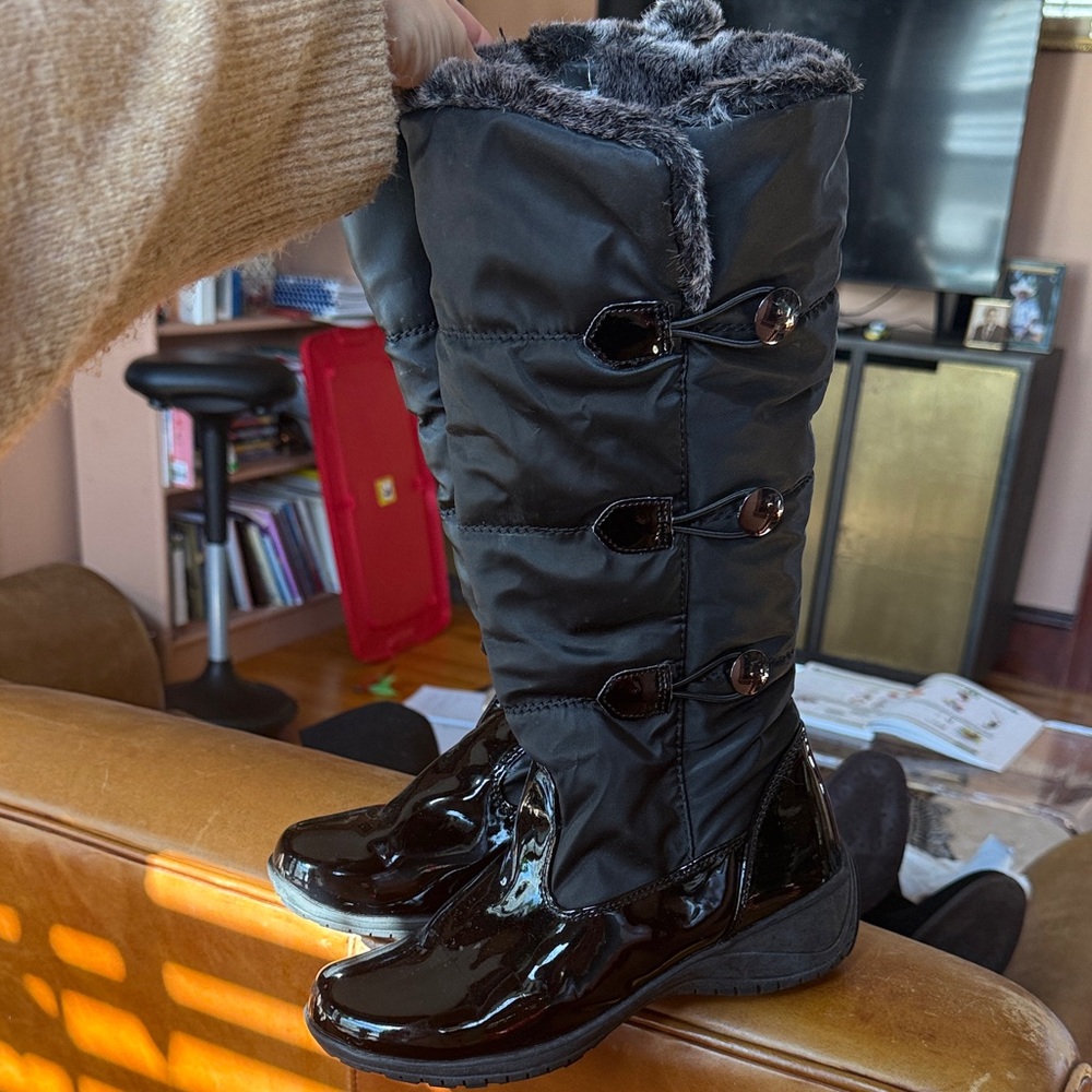 Khombu Black Faux Fur Winter Boots